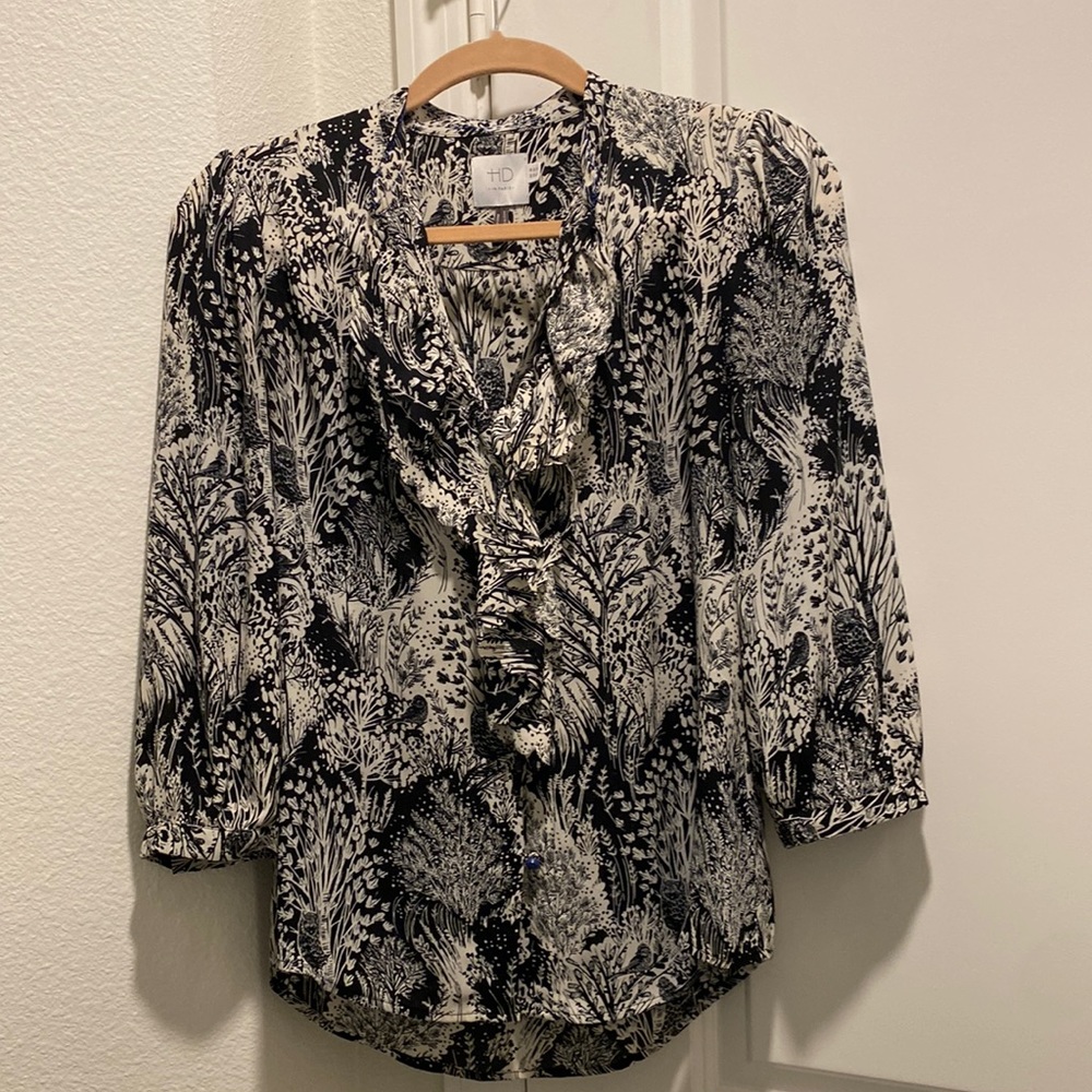 HD in Paris front ruffle blouse used but in good condition comfortable